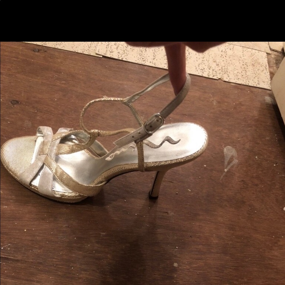 Heels - Picture 2 of 2
